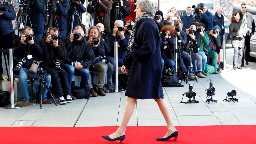 受冷落？特雷莎·梅抵柏林参加脱欧谈判，默克尔却没有出来迎接