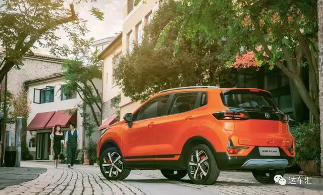 都在瞄准年轻人，长安全新CS15有什么不同？